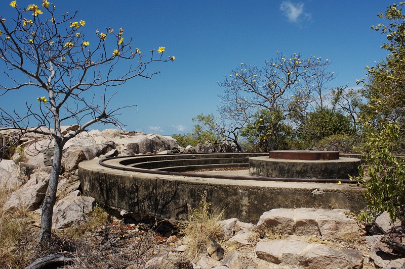 2009-11-06 22-02-38_1.jpg - hier stand mal eine Kanone...